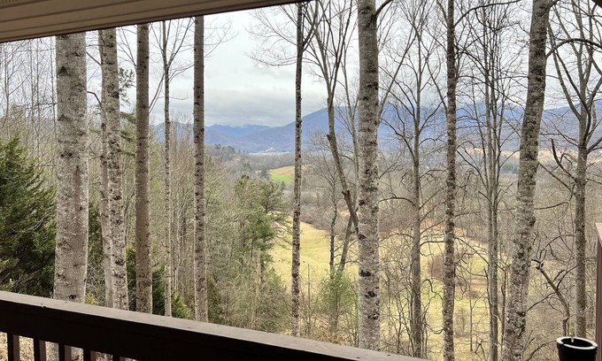 Maple Springs Cottage | Private Mtn Cottage, w Views, location, Fire Pit, Pet Friendly .Winter Special