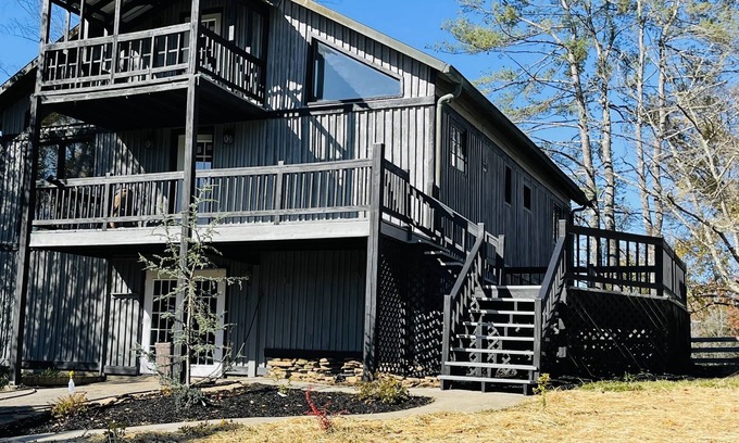 Knoxville House | Private: newly renovated barndominium on 5 acres country