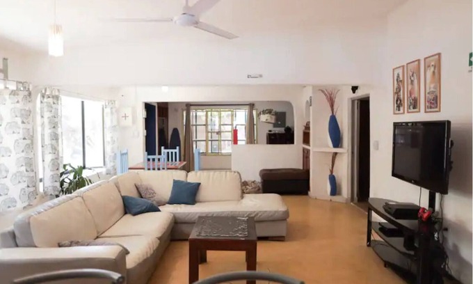 Juarez House | PRIVATE Ocean Tigers dive house 16 guests