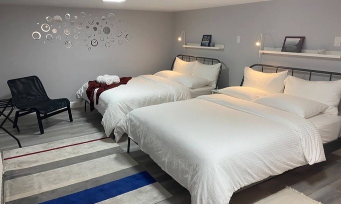 Clairlea - Birchmount House | Private one-bedroom apartment with separate entrance + free parkingn