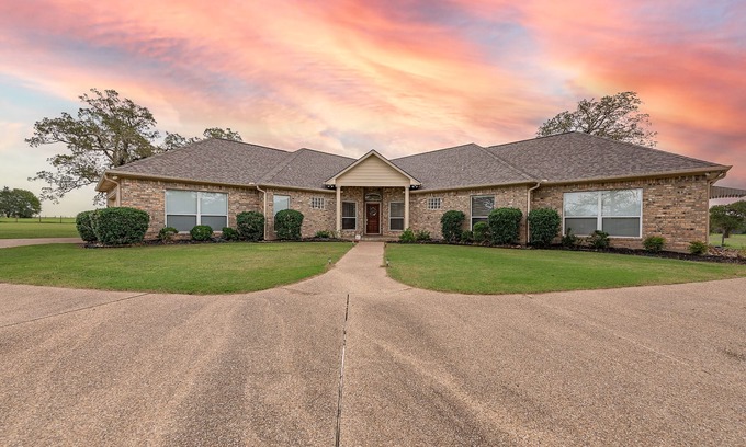 Wellborn House | Private & peaceful country home located 12 minutes from TAMU