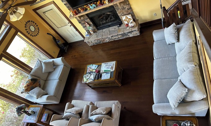 Seymour House | Private, peaceful farmhouse with mountain and horse views!