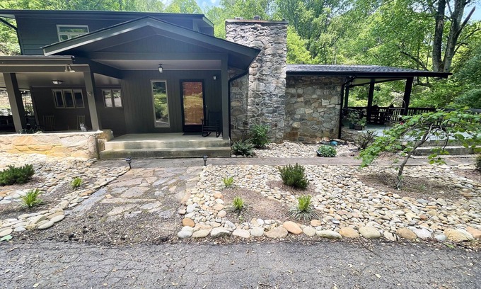 Waynesville House | Private, Peaceful Mountain Getaway next to a mini farm! Blue Rdge Pkwy close by
