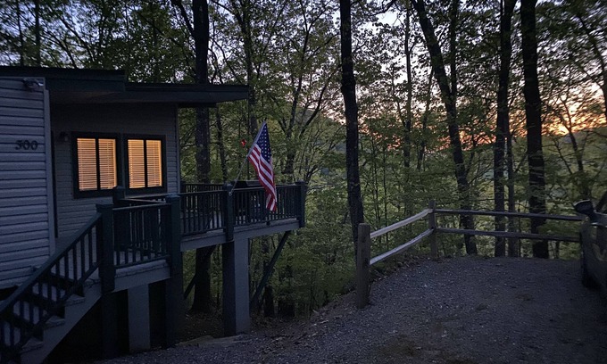 Hayesville Cabin | Private, peaceful mountain cabin in the woods with pretty views and sunsets.