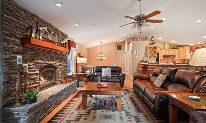 River Forest Acres House | Private, peaceful retreat near Deschutes River w/Hot Tub, fenced yard, Ping Pong, & Foosball