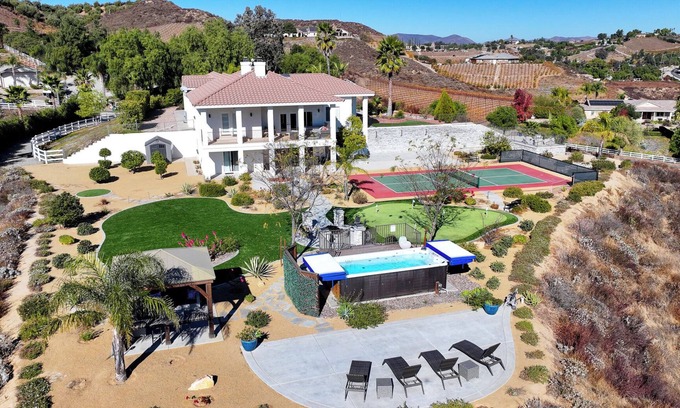 Temecula House | Private Pickleball Resort Estate in Wine Country