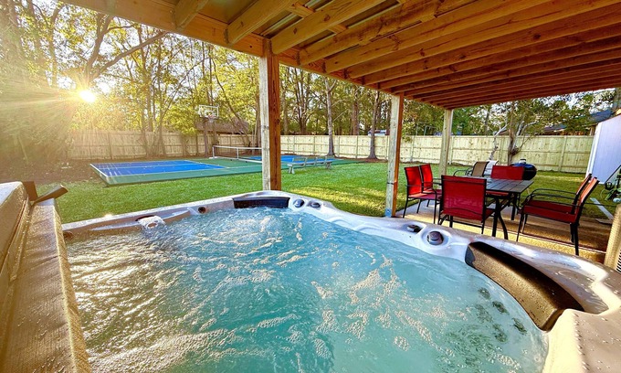 Summerville House | Private Pickleball/Basketball Court - Movie Room - Hot Tub