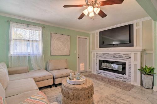 St. Petersburg - Clearwater House | Private Pool, 7 Mi to Spa Beach! Family Pastel Gem