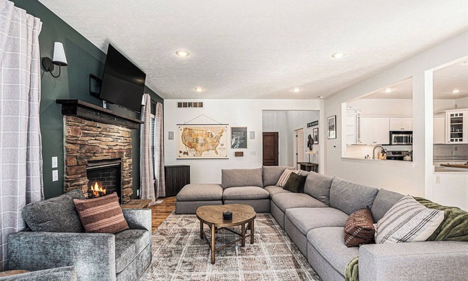 West Olive House | Private Pool | Game Room | Shuffleboard | Nursery | Two kitchens | Firepit