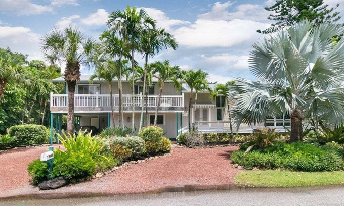 Longbeach Village Condo | Private pool home 4 minutes from Longboat Key Beaches - Haven on Hughes