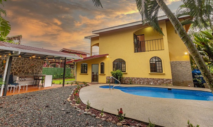 Las Olas Beach Community House | Private Pool in Jungle, near beach: Casa Tranquila
