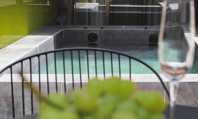Monastiraki Apartment | Private Pool Luxury with Hammam & Jacuzzi | Nikiou Suites