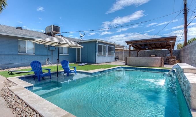 Cox Heights House | PRIVATE POOL - NEW EVERYTHING! Be our guest!