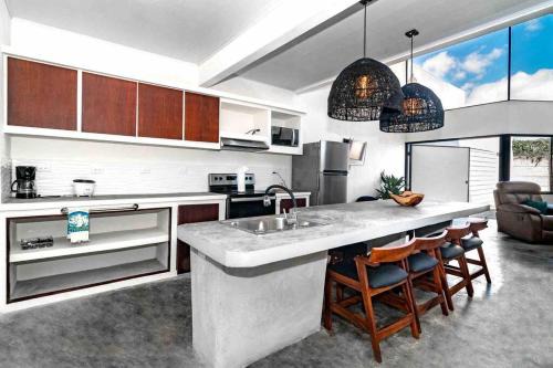 Jaco Villa | Private pool & rooftop patio Hot tub, AC, WI-FI
