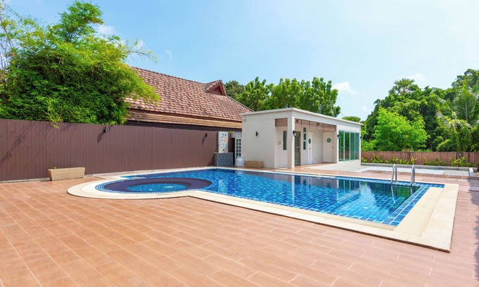 Chalong Villa | Private Pool Villa Chalong