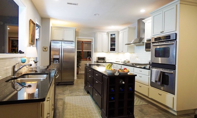 Columbia House | PRIVATE QUEEN BED ROOM WITH DEDICATED BATH IN STUNNING PRIVATE HOME NEAR MU