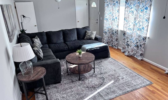 Gadsden House | * Private Retreat for the whole crew! *