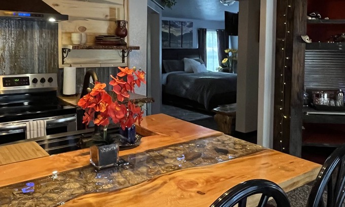 Idaho City Cabin | Private Romantic Luxury Suite with 71’ Copper Soaking Tub