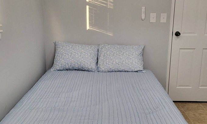 Port Reading House | Private Room w Pvt Bathroom near public transportation to NJ&NYC attractions