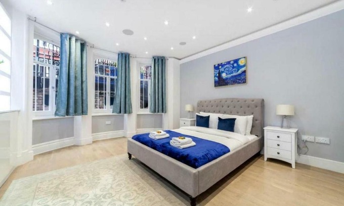 Nile River Luxor Apartment | Private Roof in Amsterdam
