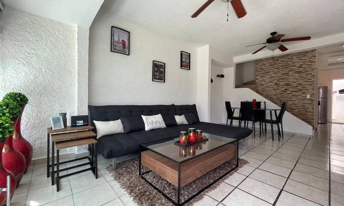 S.M. 57 House | Private Rooftop Pool with Grill close to HZ and airport