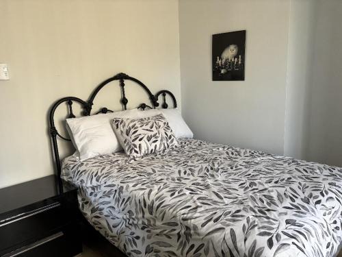 Mauricie House | Private Room 1 In A Spacious 5-bedroom Home