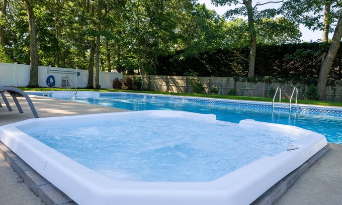 Springs House | PRIVATE ROOM, BATHROOM & Parking