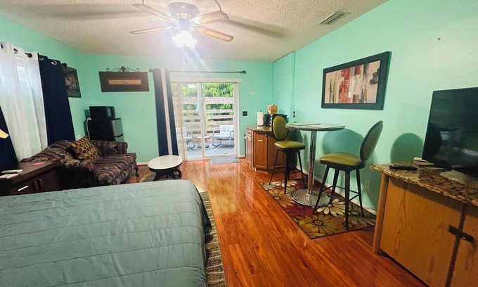 Indian River Bluff Apartment | Private room centrally located in Melbourne