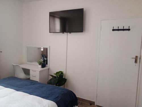 Pretoria House | Private Room Chez Khanyi Homestays