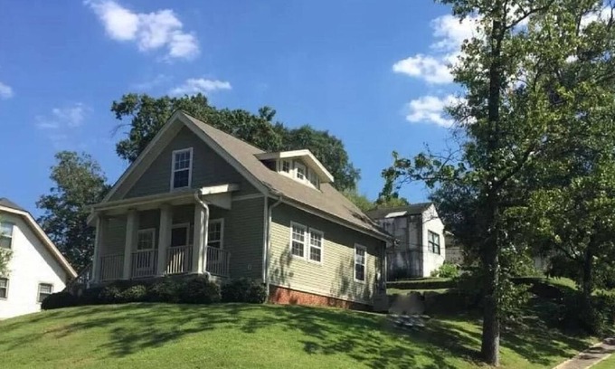 Birmingham House | Private room close to downtown entertainment
