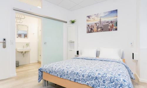 Ramstein-Miesenbach Apartment | Private room #3 with Queen size, ground floor, AC, 2min to RAB