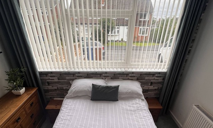 Lichfield House | Private room in a modern shared house