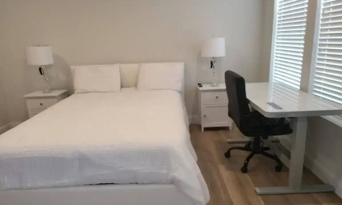 South Main Apartment | Private Room Near TMCnn