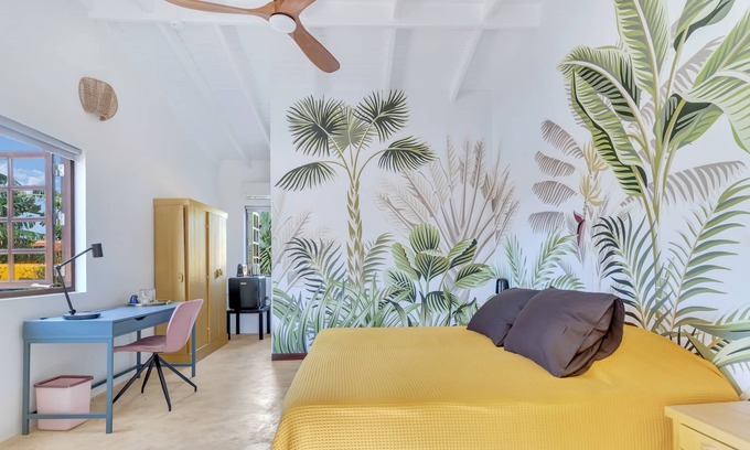 Kralendijk House | Private room with patio view - Boutique Hotel Wanapa