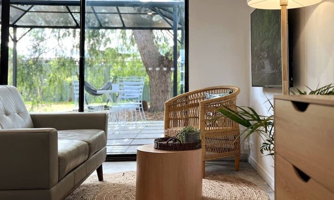 Rockingham House | Private Rustic Studio Guesthouse