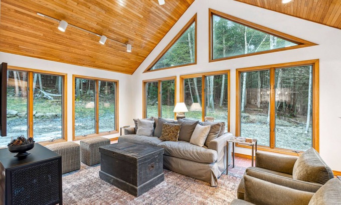 Quechee House | Private! Sauna, 3BR/2Ba, Pet-Friendly | Twin Peaks