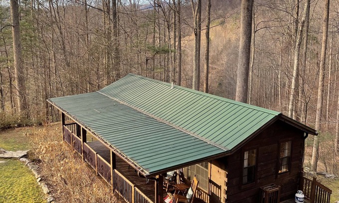 Hot Springs Cabin | Private Secluded Cabin with Hot Tub