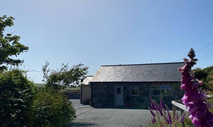 Bwlchtocyn Cottage | Private, secluded, peaceful with easy access to beaches and Abersoch village