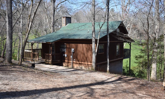 Blairsville Cabin | Private, Secluded, Relaxing Cabin. 012564nASK ABOUT WEDDING OPPORTUNITIES!