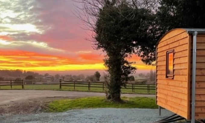 Grinshill Cabin | Private Shepherd's Hut with landmark views