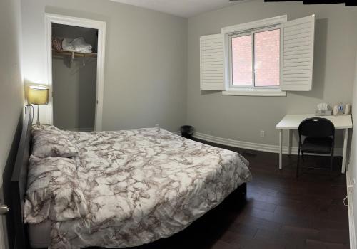 Mississauga House | Private Single Bedroom in City Centre Q66