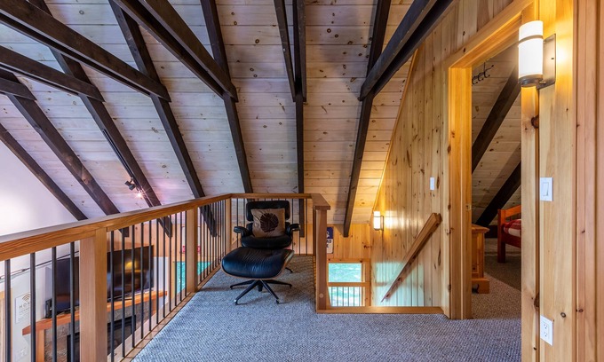 Ludlow Cabin | Private Ski Cabin - Minutes to Mt. Okemo and Ludlow Village
