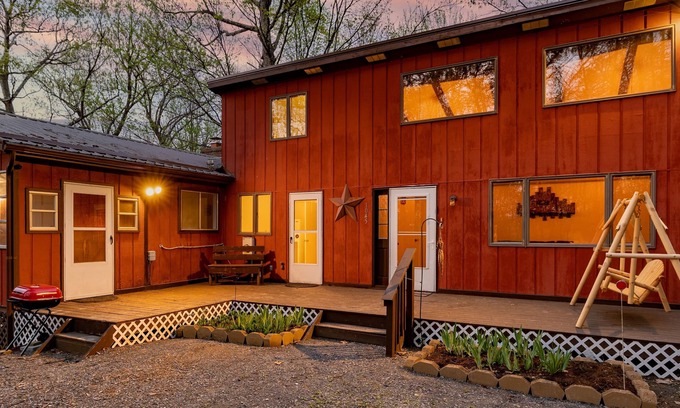 New Market Cottage | Private Spacious Mountain Top Retreat:3BRs+Bonus Room, Fire Pit