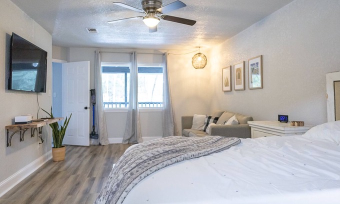 North Northwest Pensacola Apartment | Private Studio Oasis