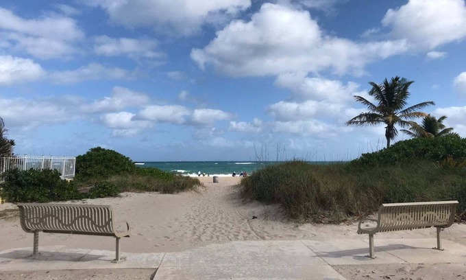 Pompano Beach Apartment | Private Suite # 5, few minutes walk to the beach.