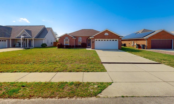 Cedar Grove House | Private sunny stay with an enclosed yard
