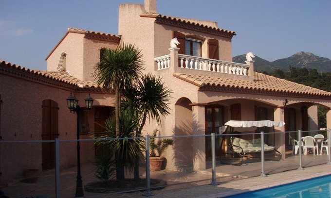 Les Cluses Villa | Private swimming pool and sleeps 7