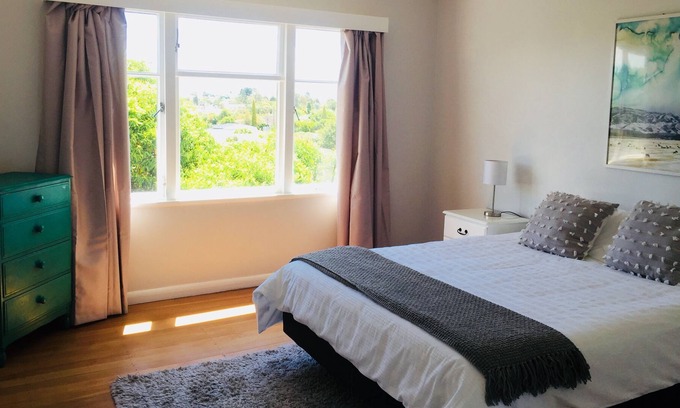 Tahunanui House | Private Tahunanui Holiday Home