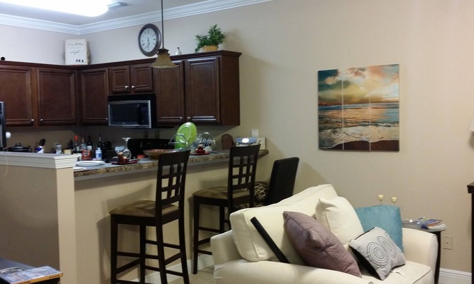 Navarre House | Private Townhome in Serene area of Navarre.