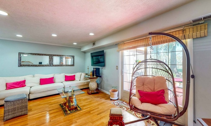 Montgomery Village House | Private Townhome - Prime Location - Lake Views